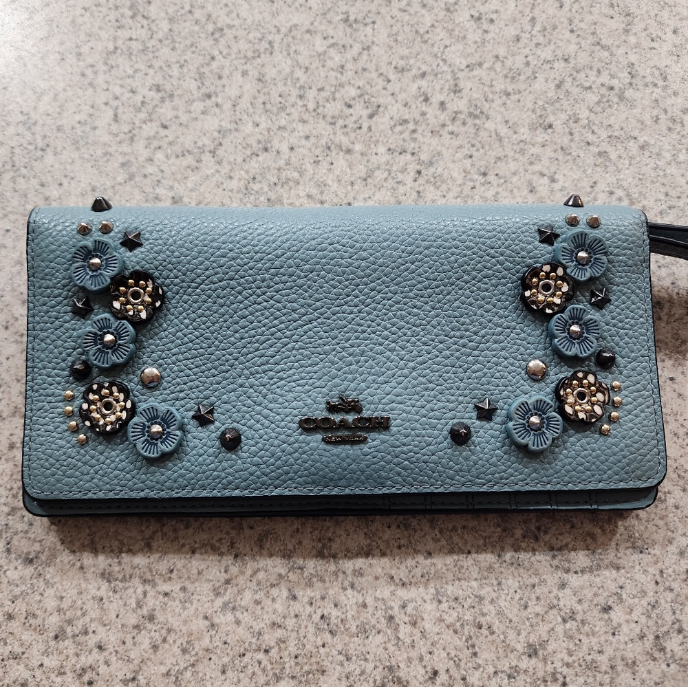 Coach Women's Accordion Zip Around Wallet Willow Floral Pebble Leather Clutch